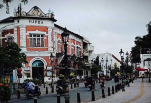 fasilitas bus pariwisata Semarang